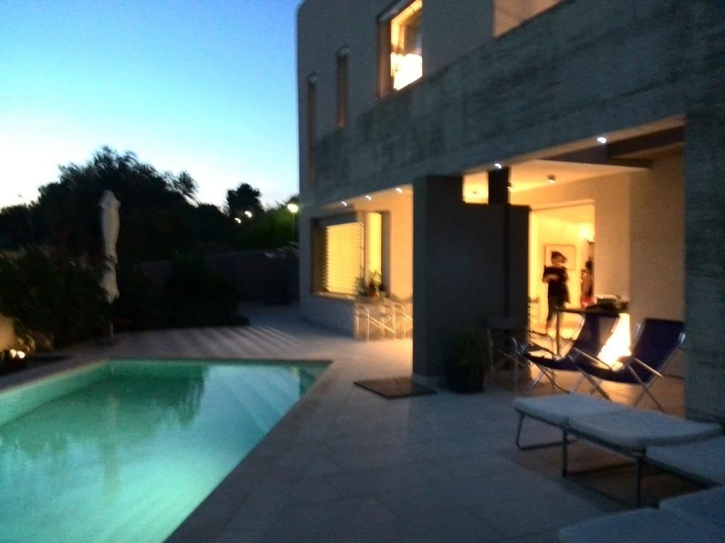 Art House Quartu - Margine Rosso Bed and Breakfast Quartu SantʼElena Rum bild