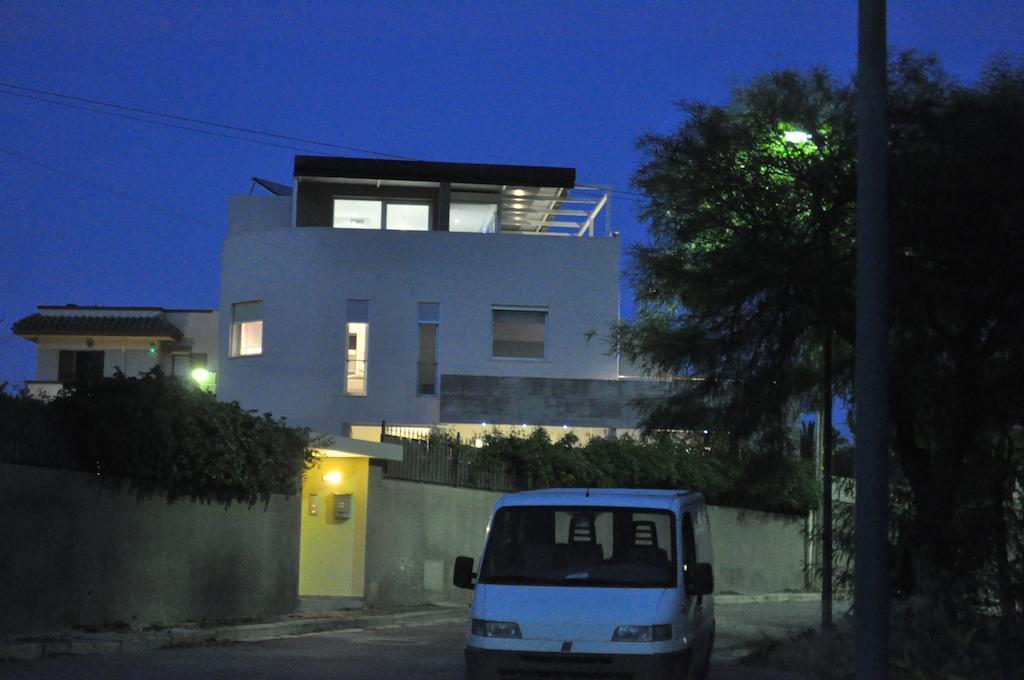 Art House Quartu - Margine Rosso Bed and Breakfast Quartu SantʼElena Rum bild